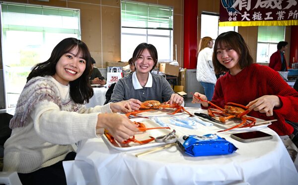 紅が煌めく紅ズワイガニ、ジューシーな味わいに満面の笑み～「魚津蟹騒動」～鮮やかで華やか、女性やカップルからの支持も上昇中！？