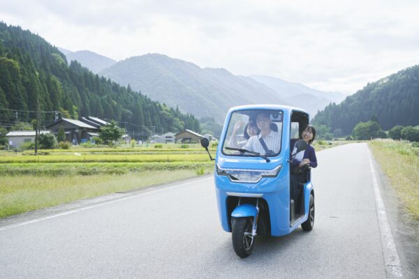 再開後、右肩上がりで利用者増加中！EVトゥクトゥクのレンタルサービス「魚津まちなかレンタルEV『トゥクる』」。ついに観光商品とコラボした新サービスもスタート。アクティビティと移動手段の両輪でさらなる活躍へ